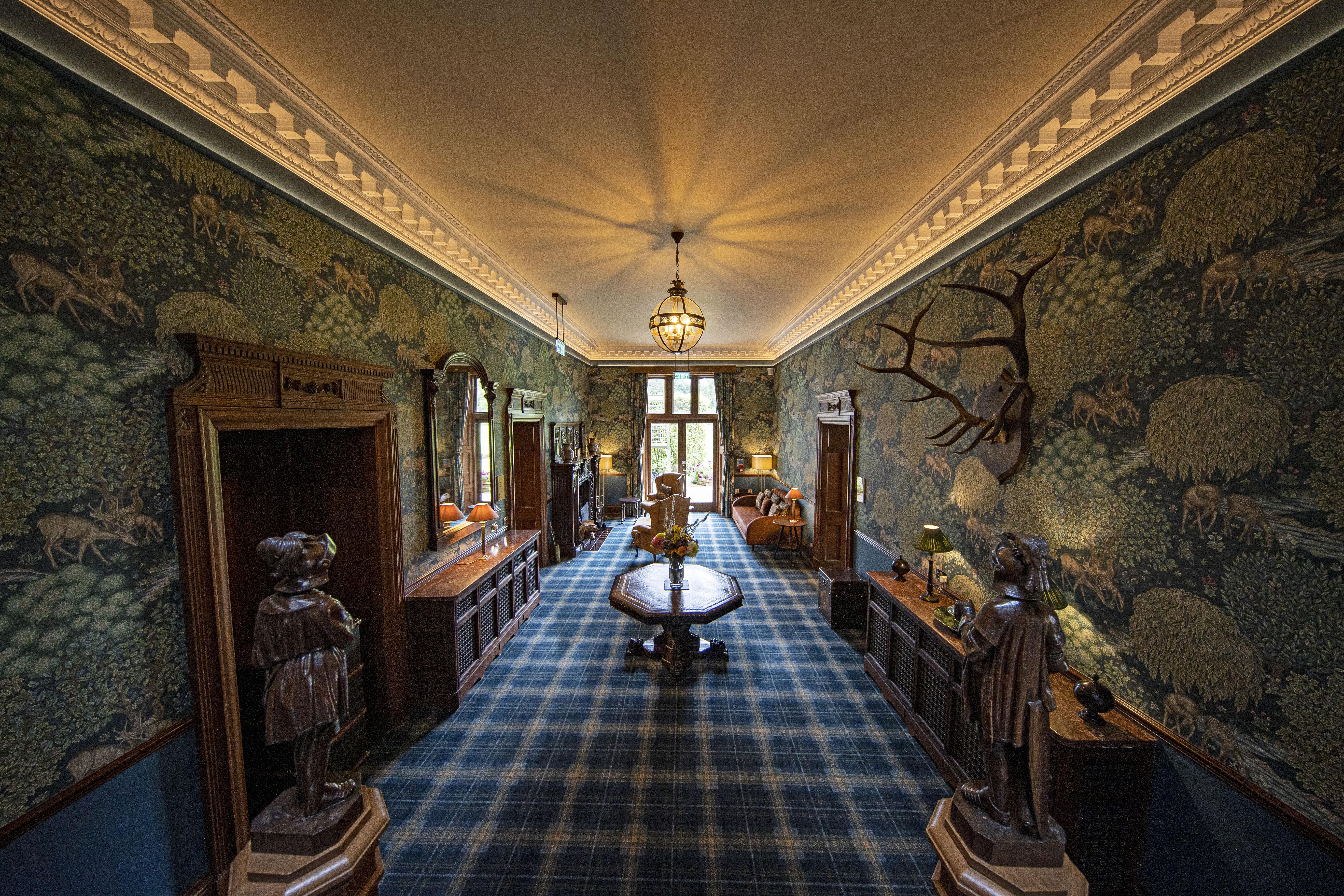 Schloss Roxburghe, Part Of Destination By Hyatt 外观 照片 The entrance hall