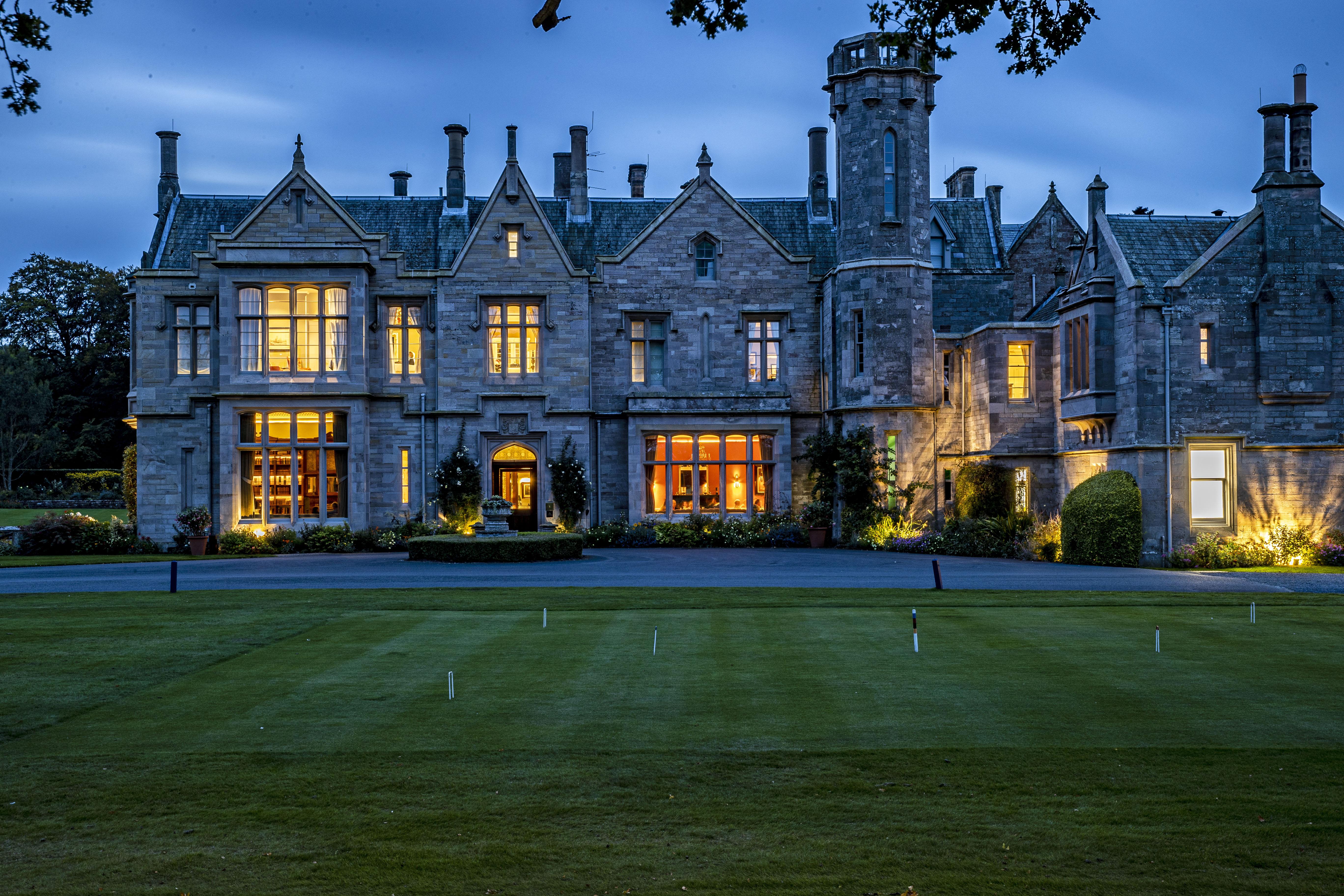 Schloss Roxburghe, Part Of Destination By Hyatt 外观 照片 The main house at night