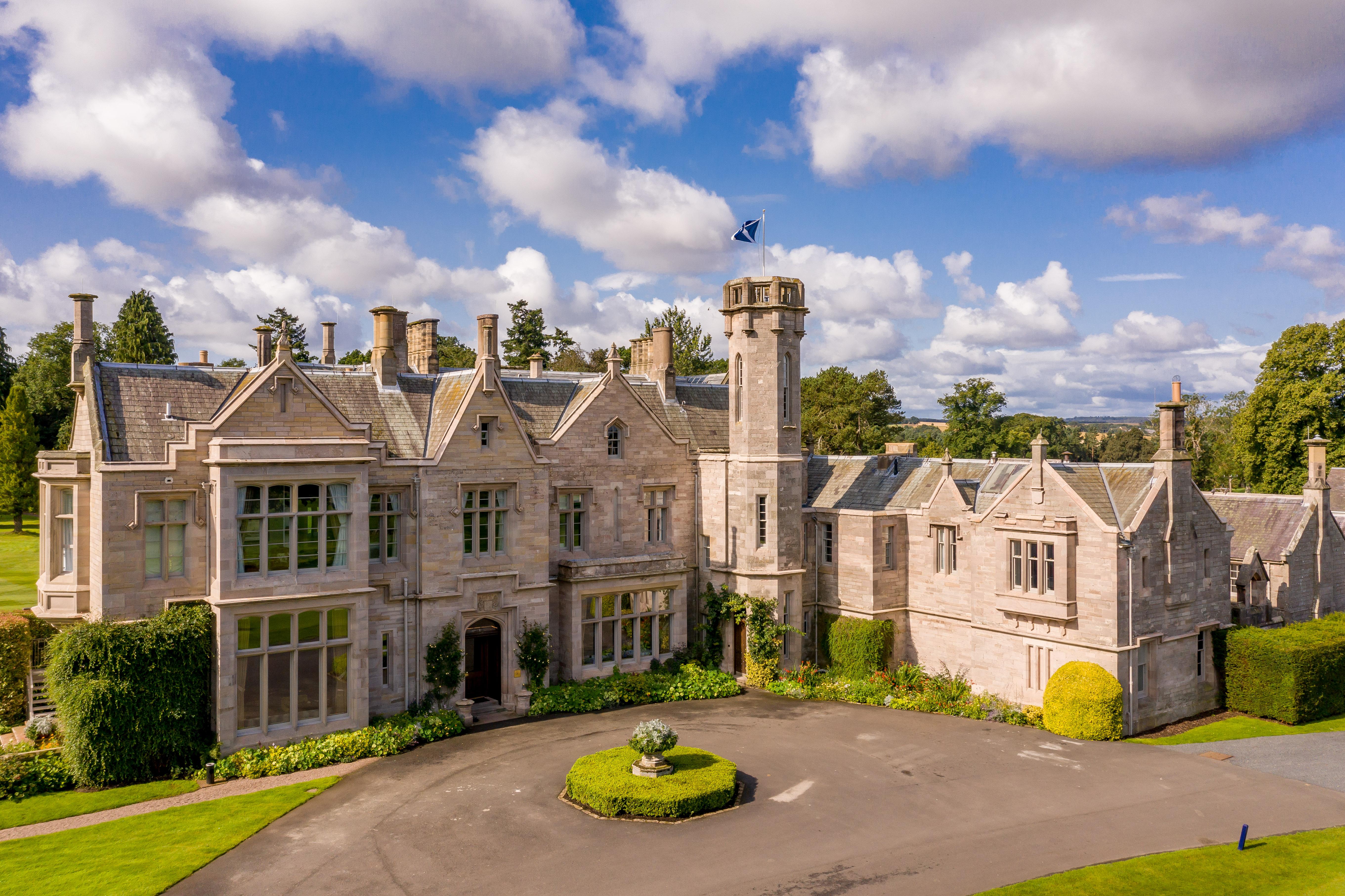 Schloss Roxburghe, Part Of Destination By Hyatt 外观 照片 The main entrance to the school