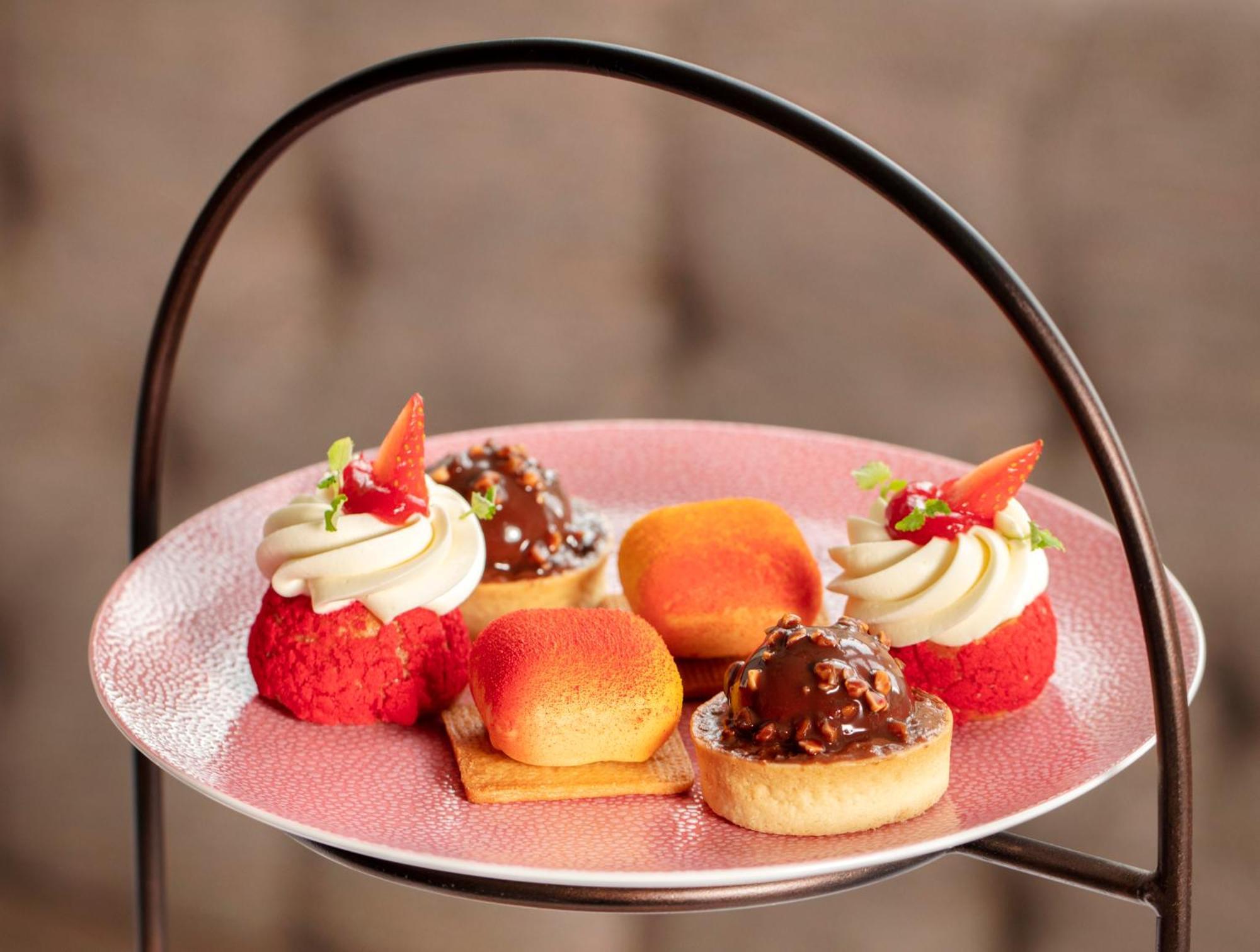 Schloss Roxburghe, Part Of Destination By Hyatt 外观 照片 A selection of petits fours