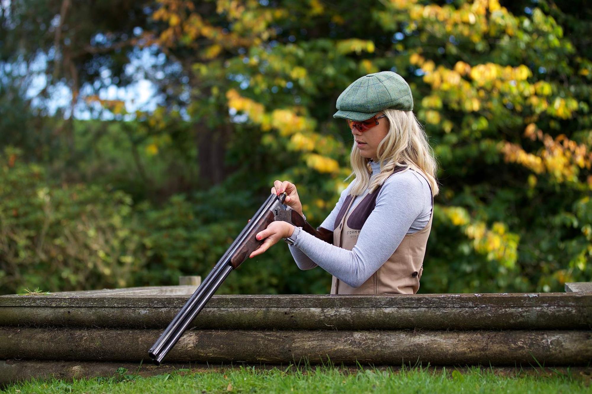 Schloss Roxburghe, Part Of Destination By Hyatt 外观 照片 A woman wearing a shooting vest