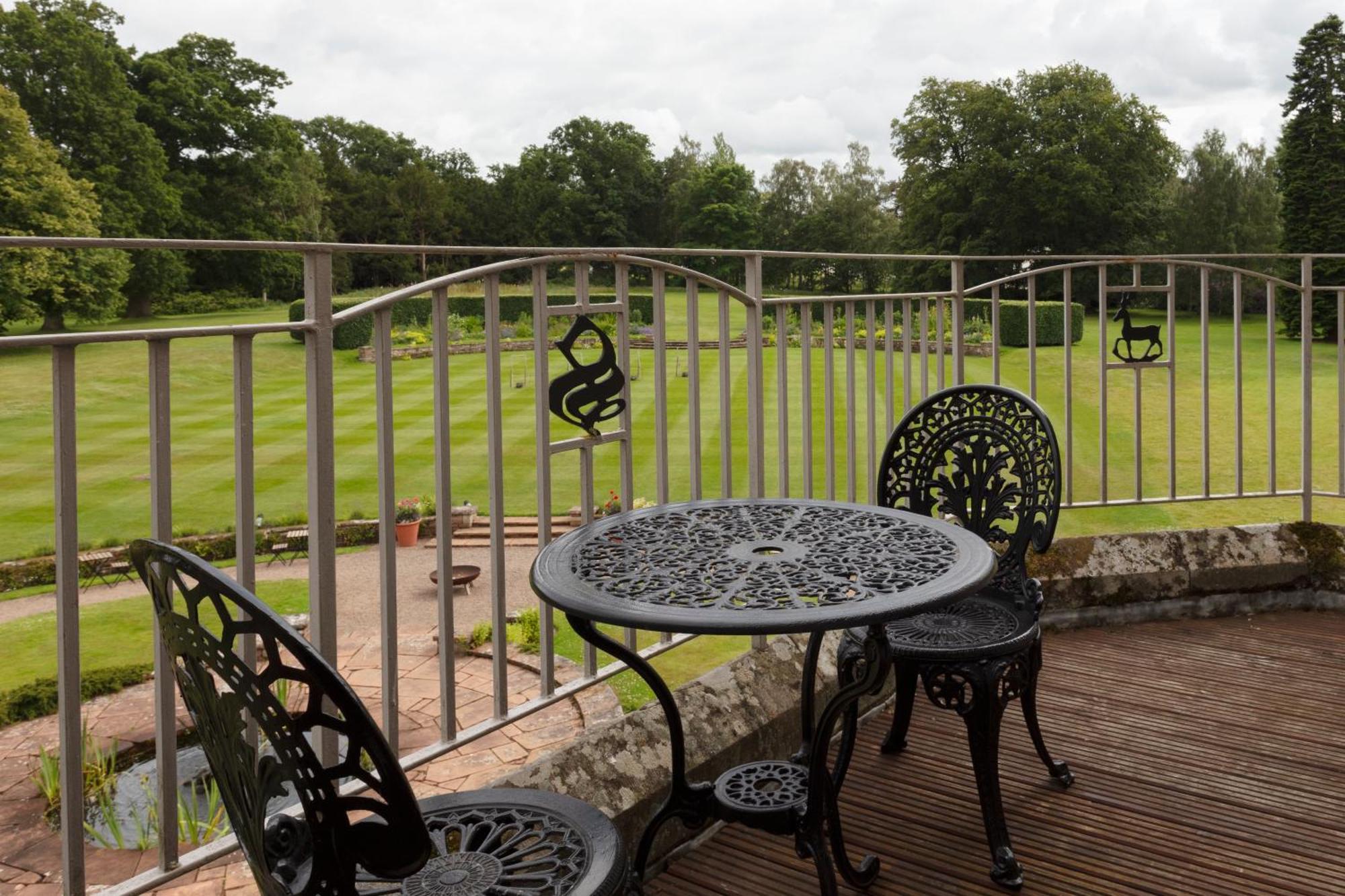 Schloss Roxburghe, Part Of Destination By Hyatt 外观 照片 The balcony at the hotel