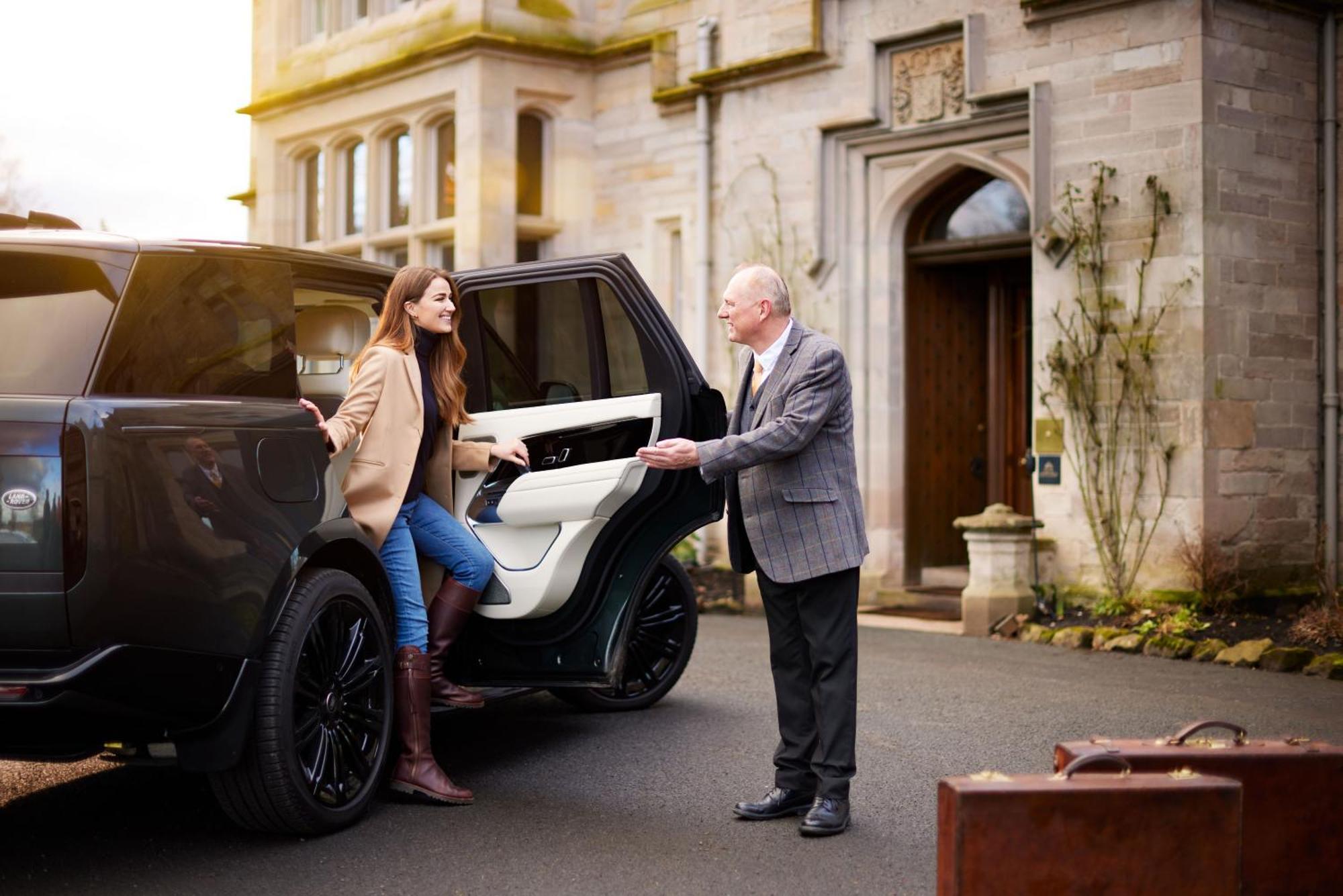 Schloss Roxburghe, Part Of Destination By Hyatt 外观 照片 A chauffeur opening the car door for a passenger