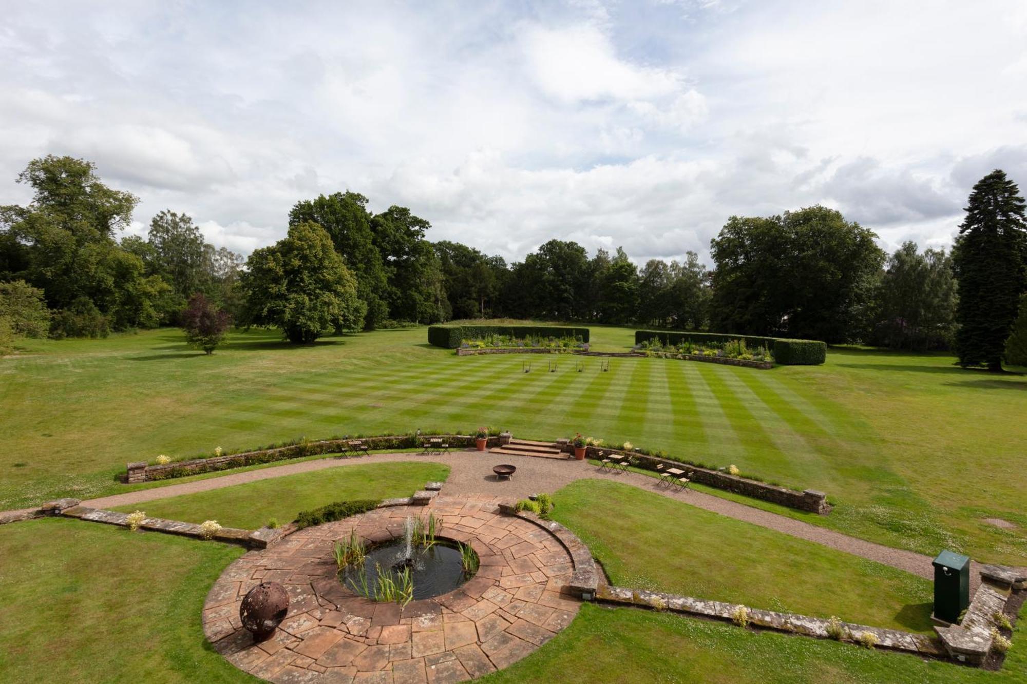 Schloss Roxburghe, Part Of Destination By Hyatt 外观 照片 The gardens at the centre