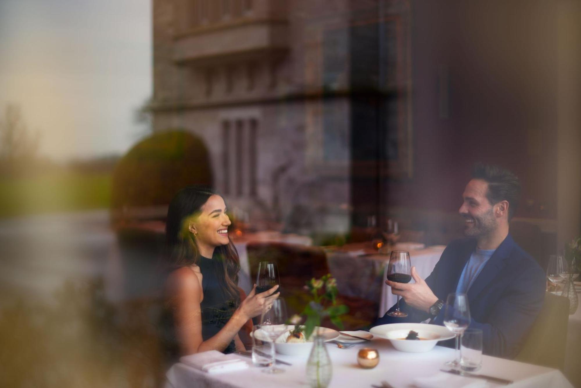 Schloss Roxburghe, Part Of Destination By Hyatt 外观 照片 A couple dining at a restaurant