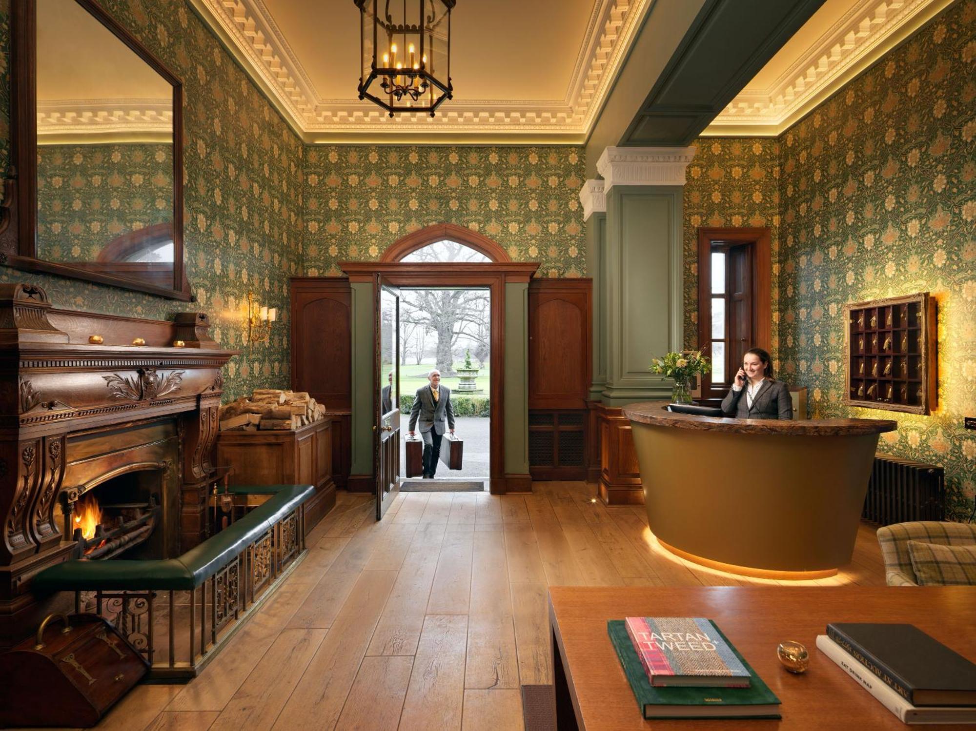 Schloss Roxburghe, Part Of Destination By Hyatt 外观 照片 The hotel's reception