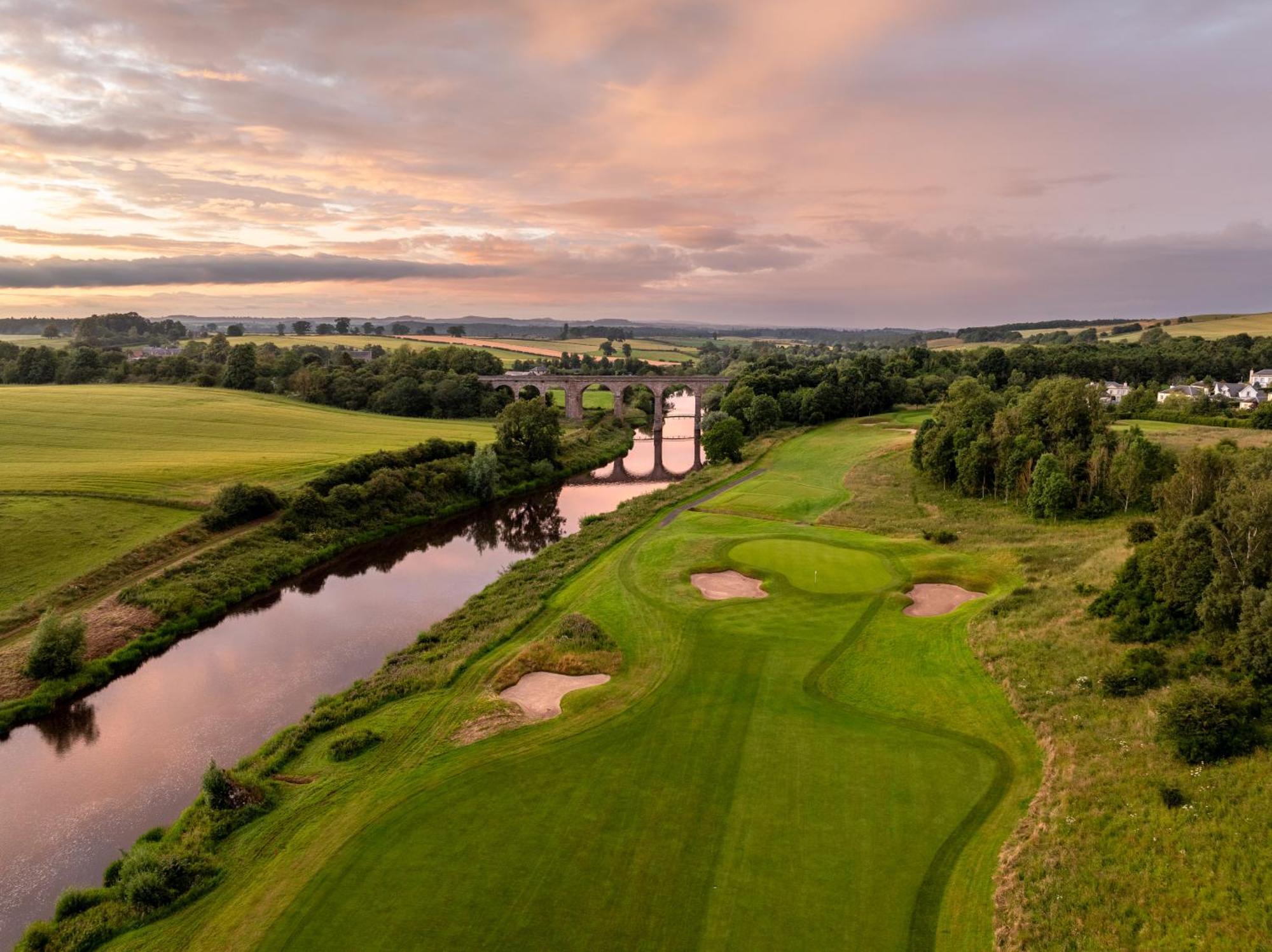 Schloss Roxburghe, Part Of Destination By Hyatt 外观 照片 The 17th hole at the Old Head Golf Links