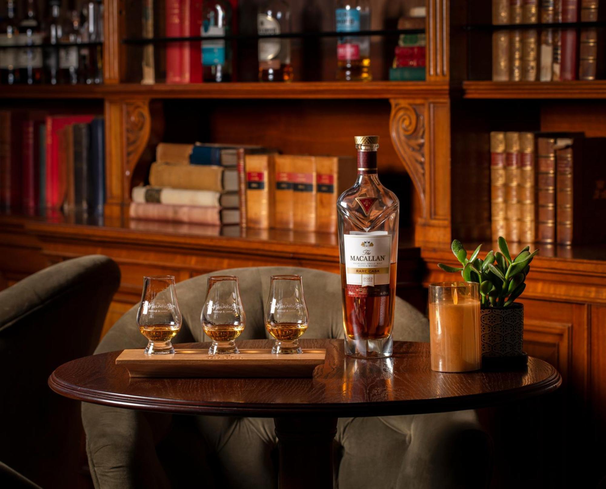 Schloss Roxburghe, Part Of Destination By Hyatt 外观 照片 A bottle of Macallan 40 Year Old