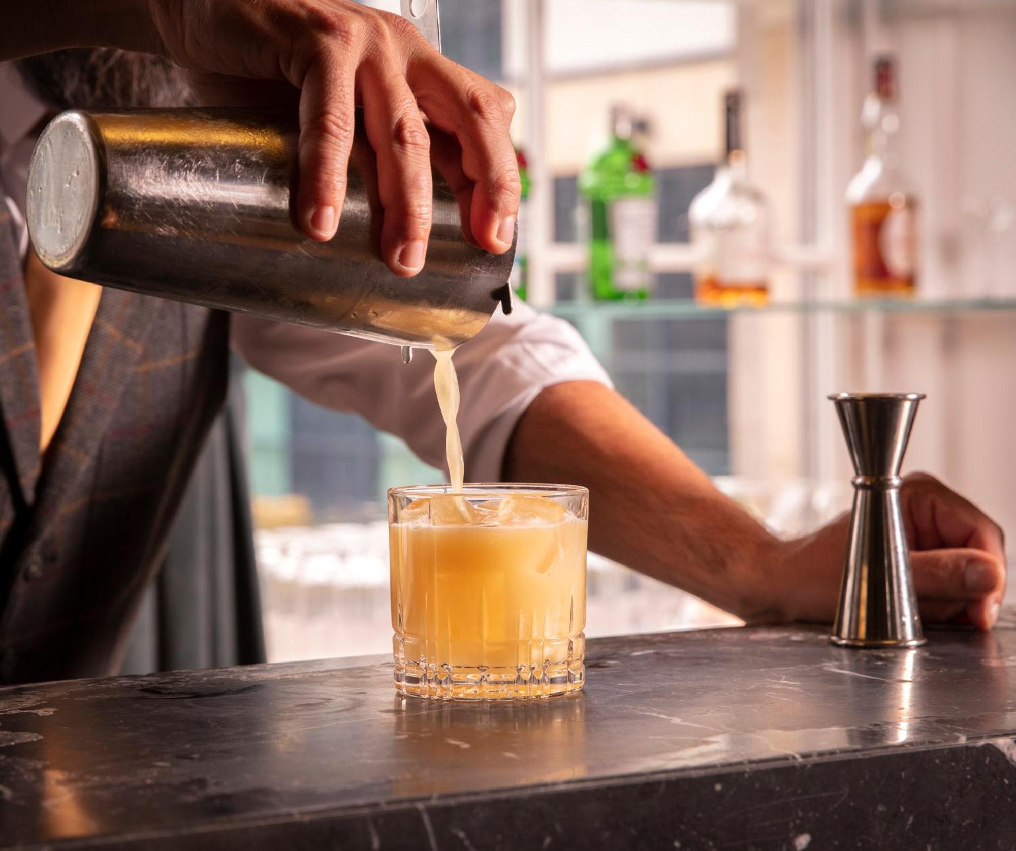 Schloss Roxburghe, Part Of Destination By Hyatt 外观 照片 A bartender straining a cocktail