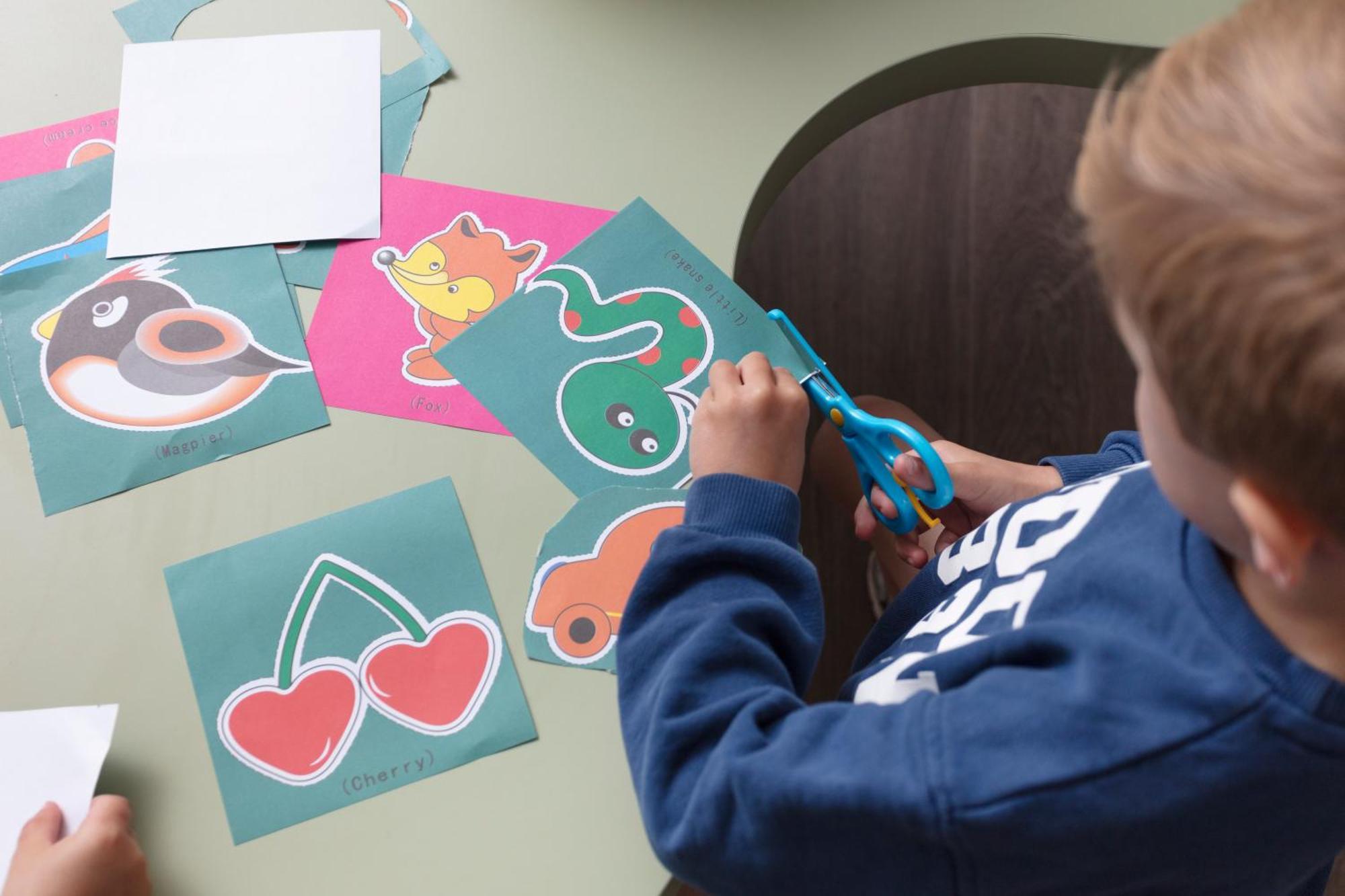 Schloss Roxburghe, Part Of Destination By Hyatt 外观 照片 Child using scissors